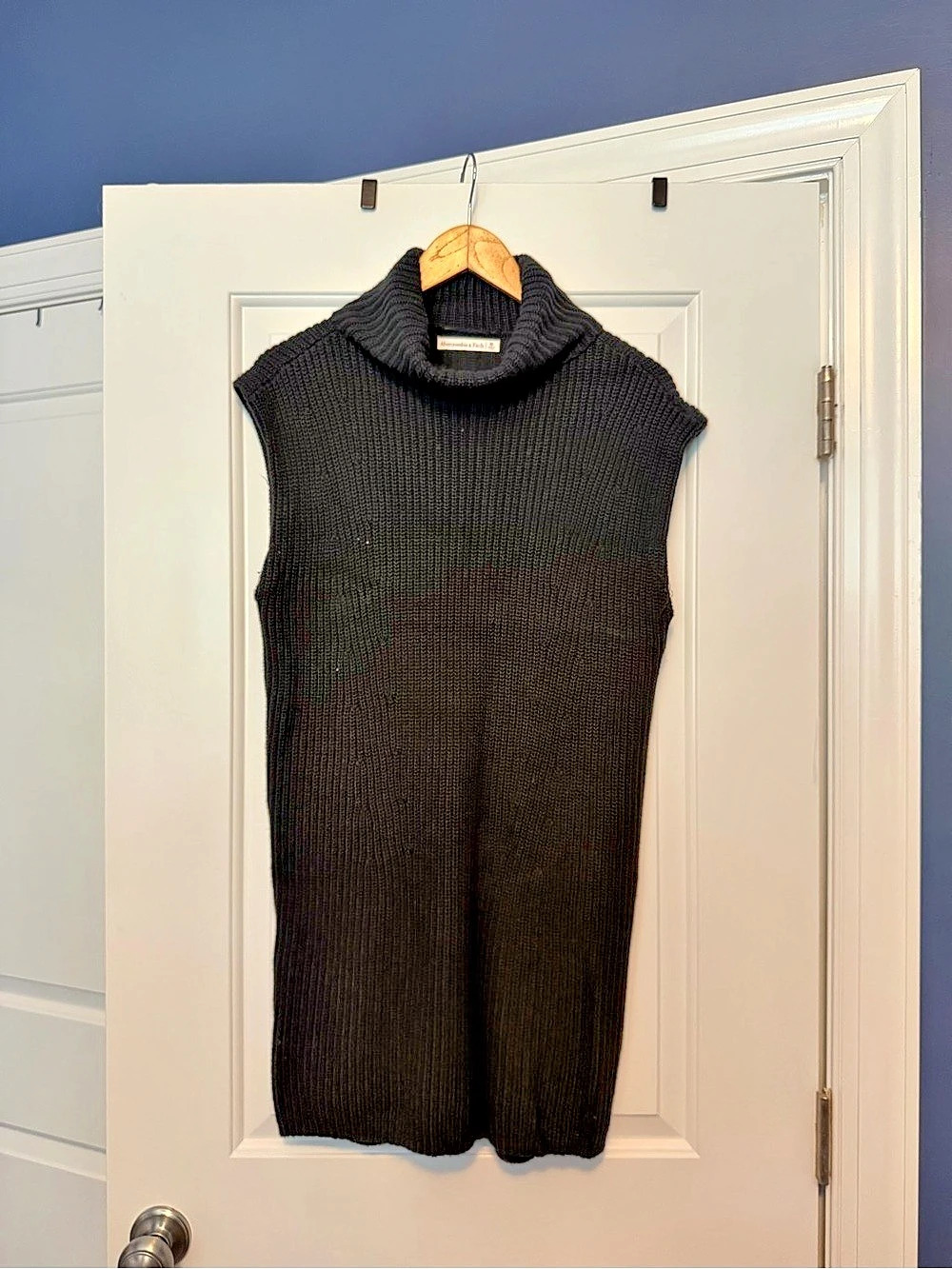 Abercrombie & Fitch Black Sleeveless Turtleneck Sweater Size Medium